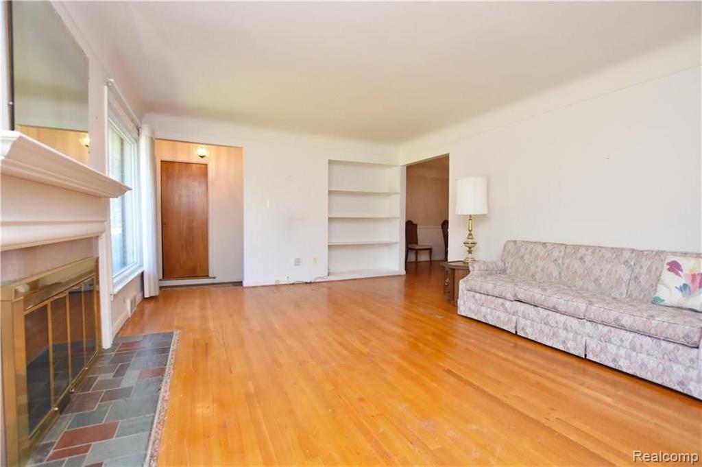 16279 Beverly Road Franklin, MI 48025 - Photo 3 of 38