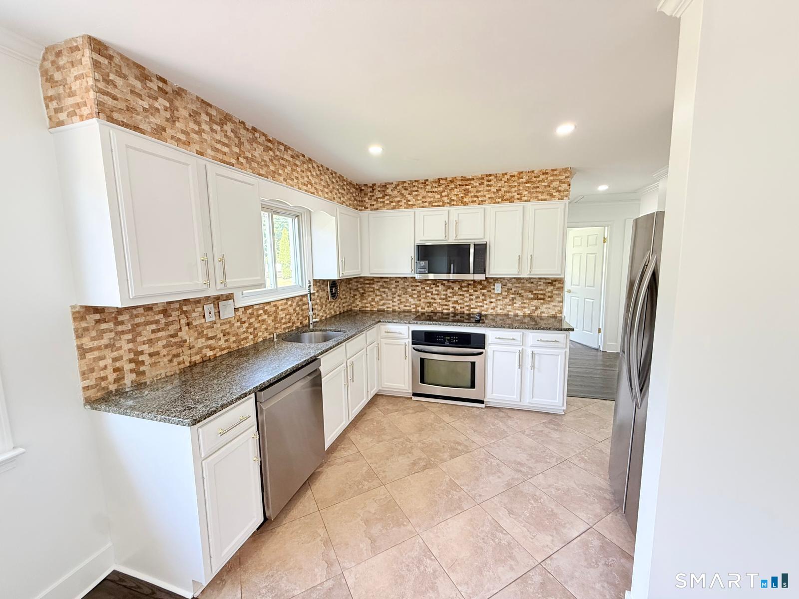 88 Fan Hill Road Monroe, CT 06468 - Photo 10 of 21