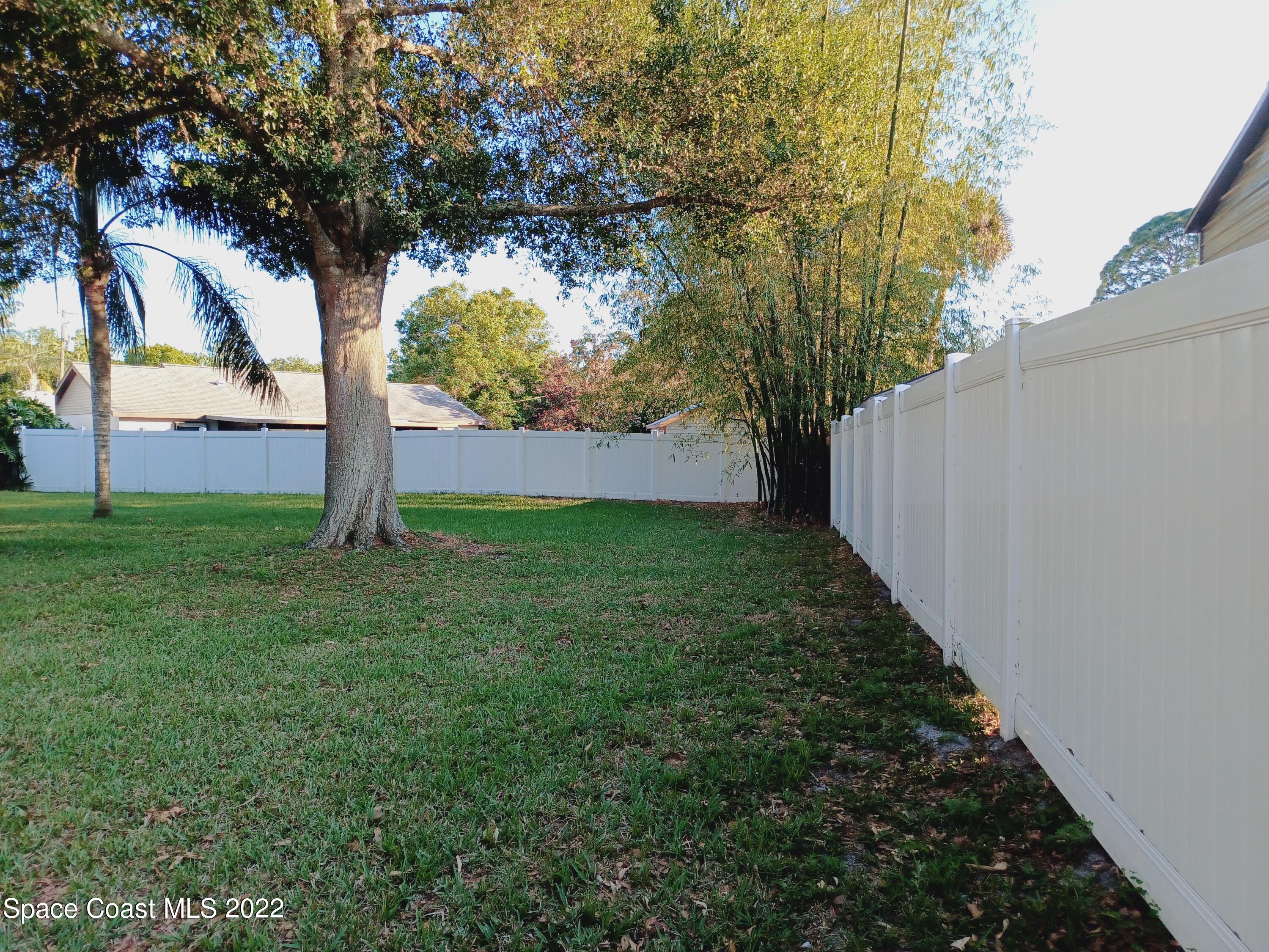 5480 Flint Road Cocoa, FL 32927 - Photo 16 of 20 a backyard of a house with lots of green space
