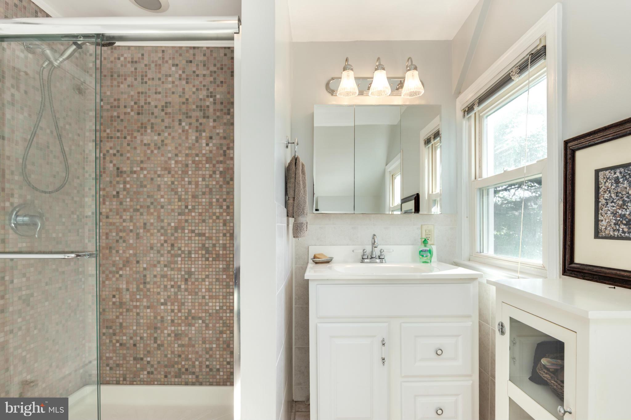 2010 Lansdowne Way Silver Spring, MD 20910 - Photo 14 of 23 Bath (Master)