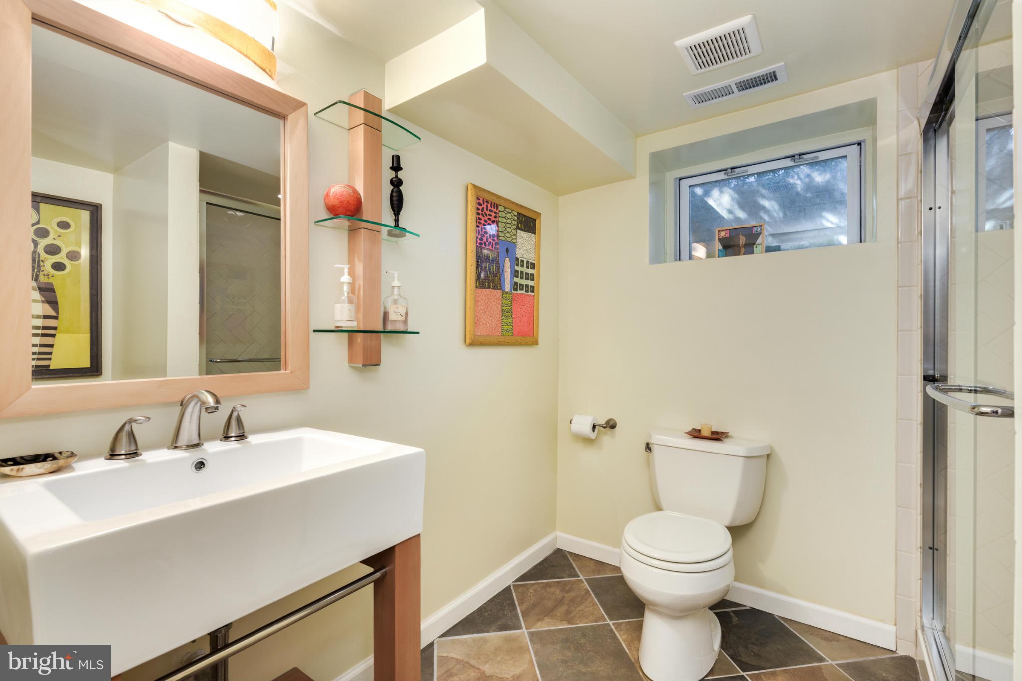 2010 Lansdowne Way Silver Spring, MD 20910 - Photo 22 of 23 Bath