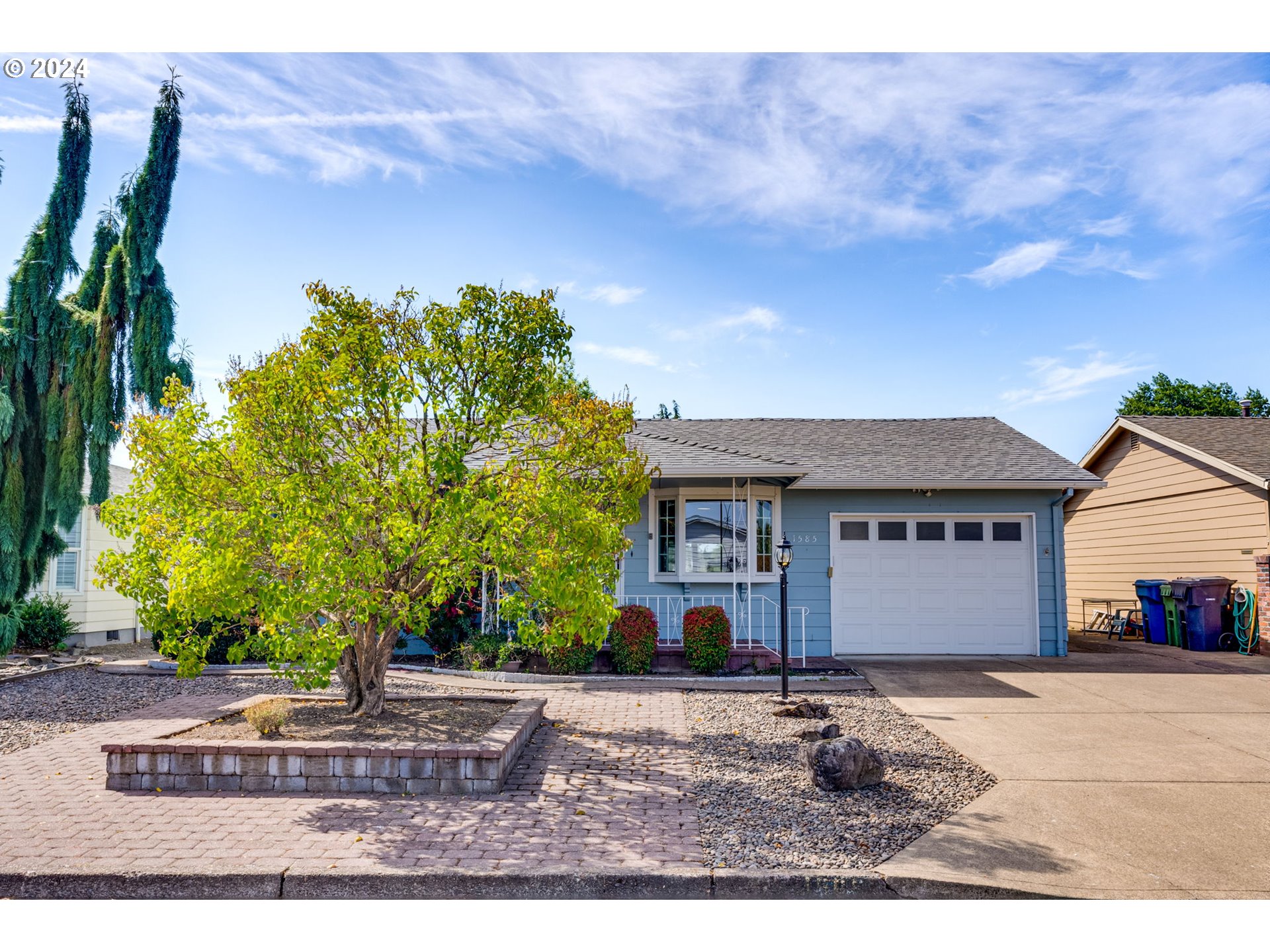1585 Princeton Road Woodburn, OR 97071 - Photo 1 of 46 a front view of a house with a yard and garage