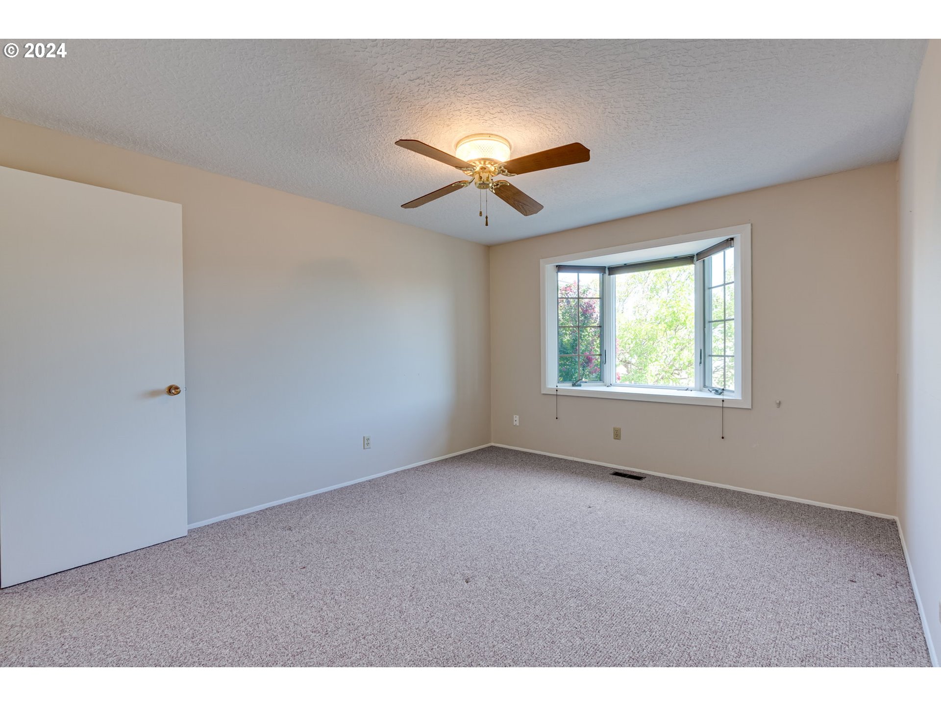 1585 Princeton Road Woodburn, OR 97071 - Photo 36 of 46 a view of an empty room with a window