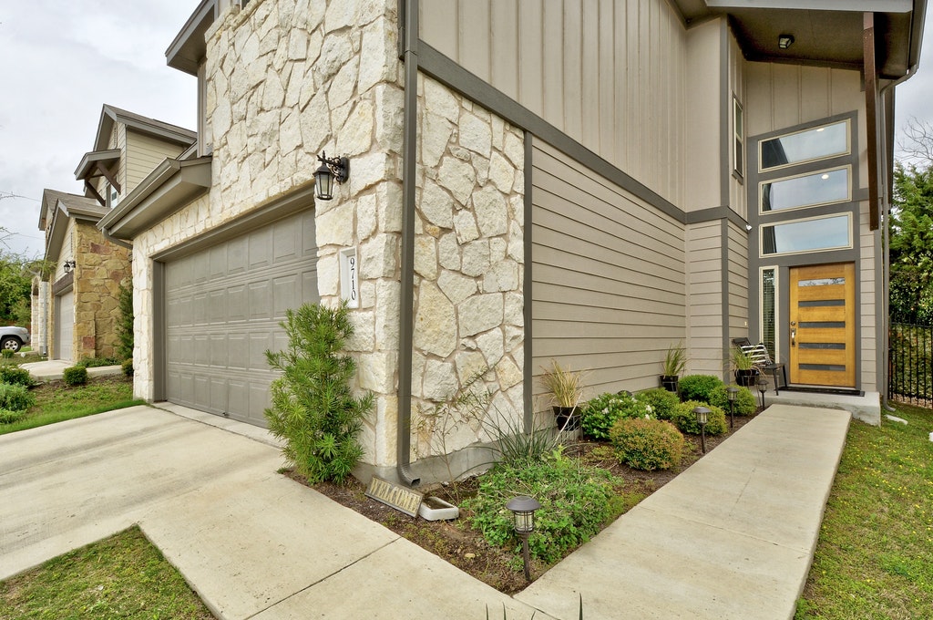 9710 Tanglemede Street Austin, TX 78748 - Photo 4 of 28