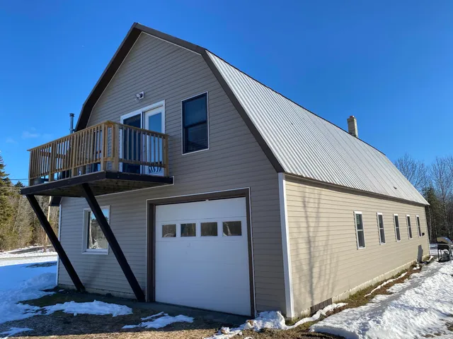 $279,900 | 142 Washington Street, Greenville, ME 04441