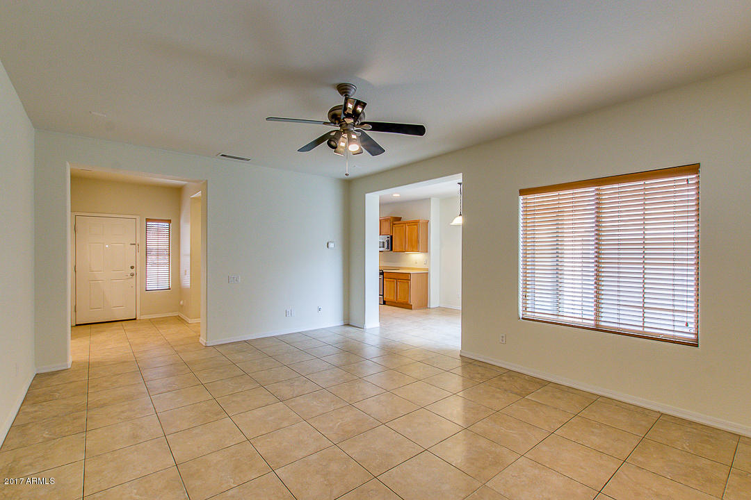 1936 West Davis Road Phoenix, AZ 85023 - Photo 5 of 49 05-Davis