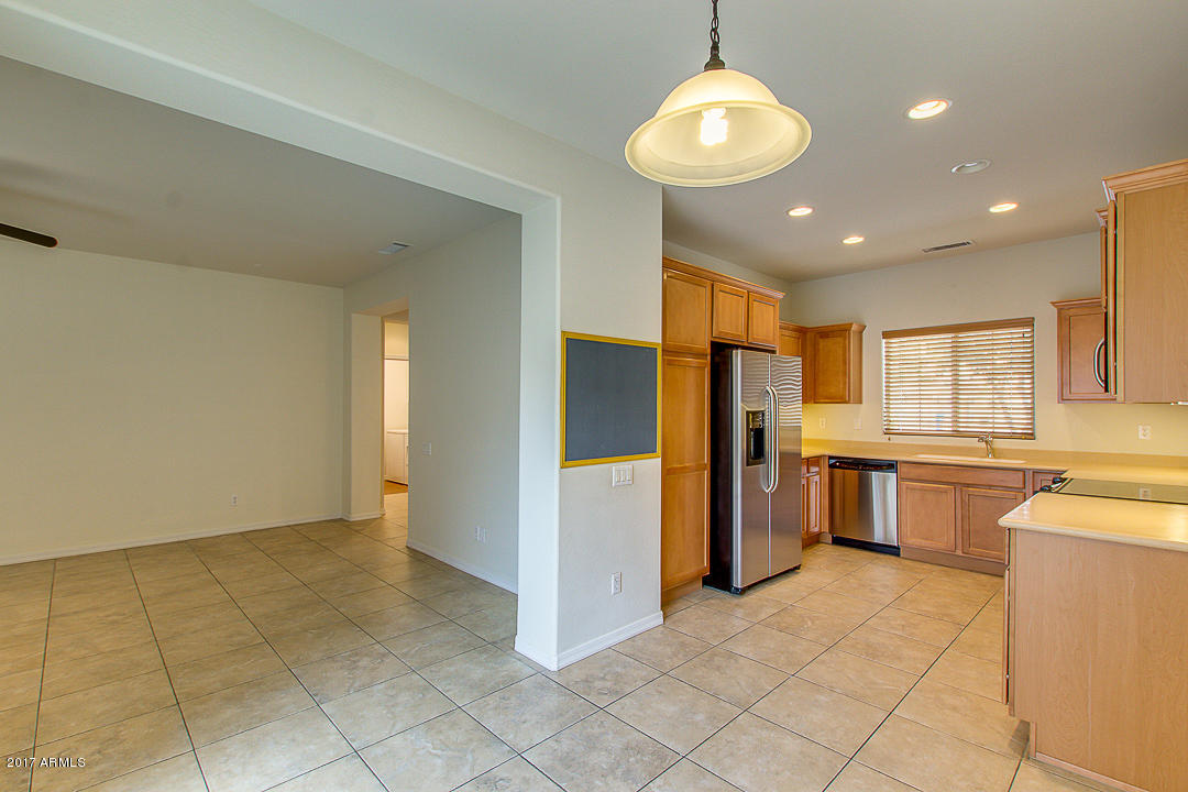 1936 West Davis Road Phoenix, AZ 85023 - Photo 9 of 49 09-Davis