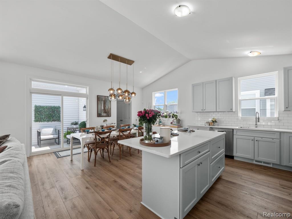 4310 Kent Road Royal Oak, MI 48073 - Photo 12 of 35