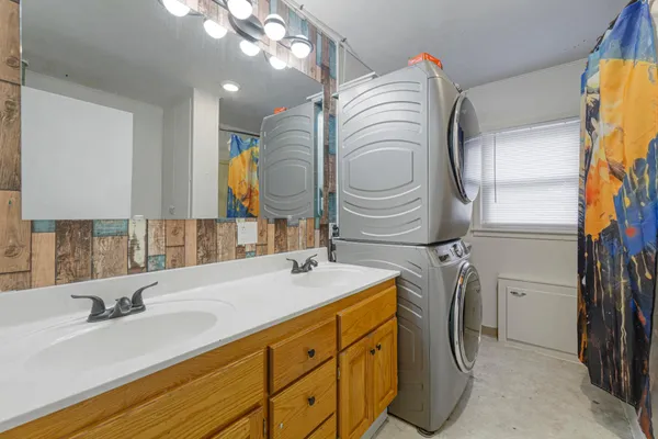 $179,900 | 1070 Willow Street, Faribault, MN 55021