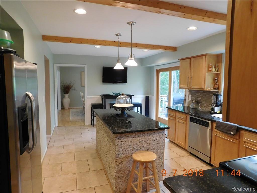37335 Chesapeake Road Farmington Hills, MI 48335 - Photo 6 of 48