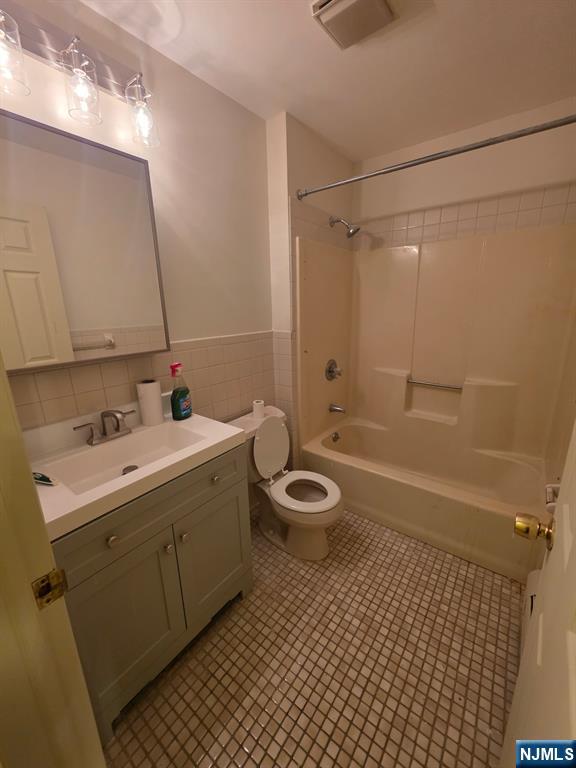 25 Elm Avenue, Unit 2 Fairview, NJ 07022 - Photo 12 of 12