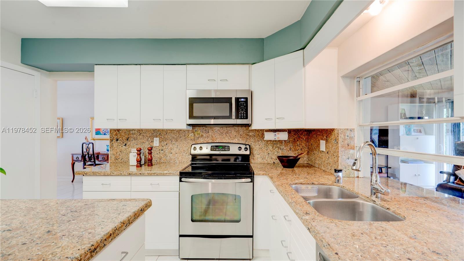 8955 Southwest 85th Terrace Miami, FL 33173 - Photo 10 of 30