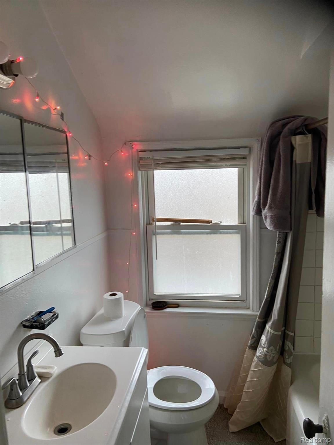 20195 Meyers Road Detroit, MI 48235 - Photo 5 of 9 Gallery Image 5