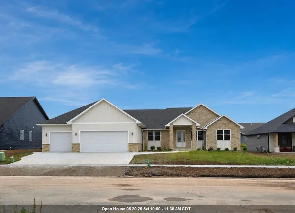 $799,900 | 266 East Sweetwater Way, Appleton, WI 54913