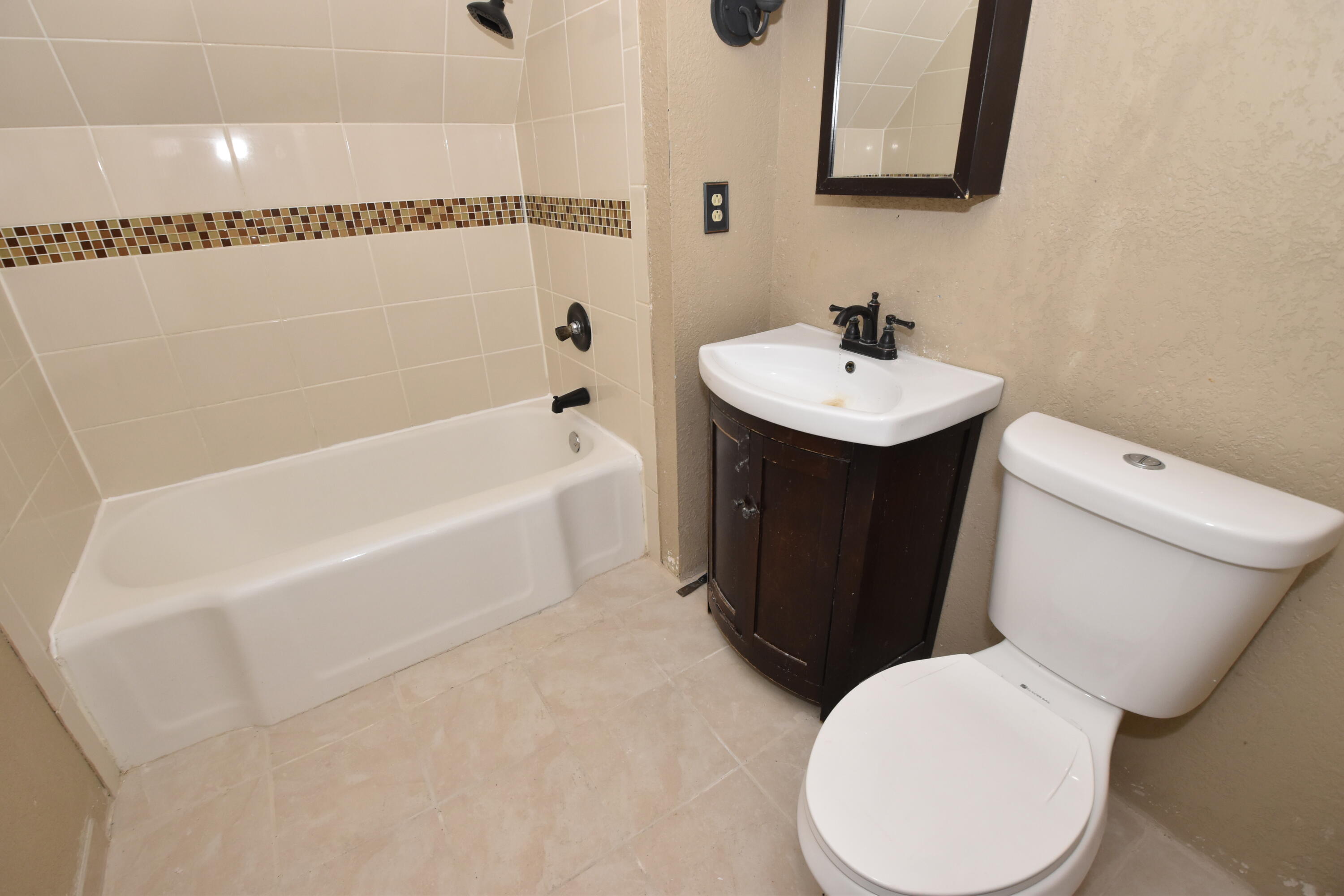 1701 Boyd Avenue Racine, WI 53405 - Photo 17 of 34 Full Bath