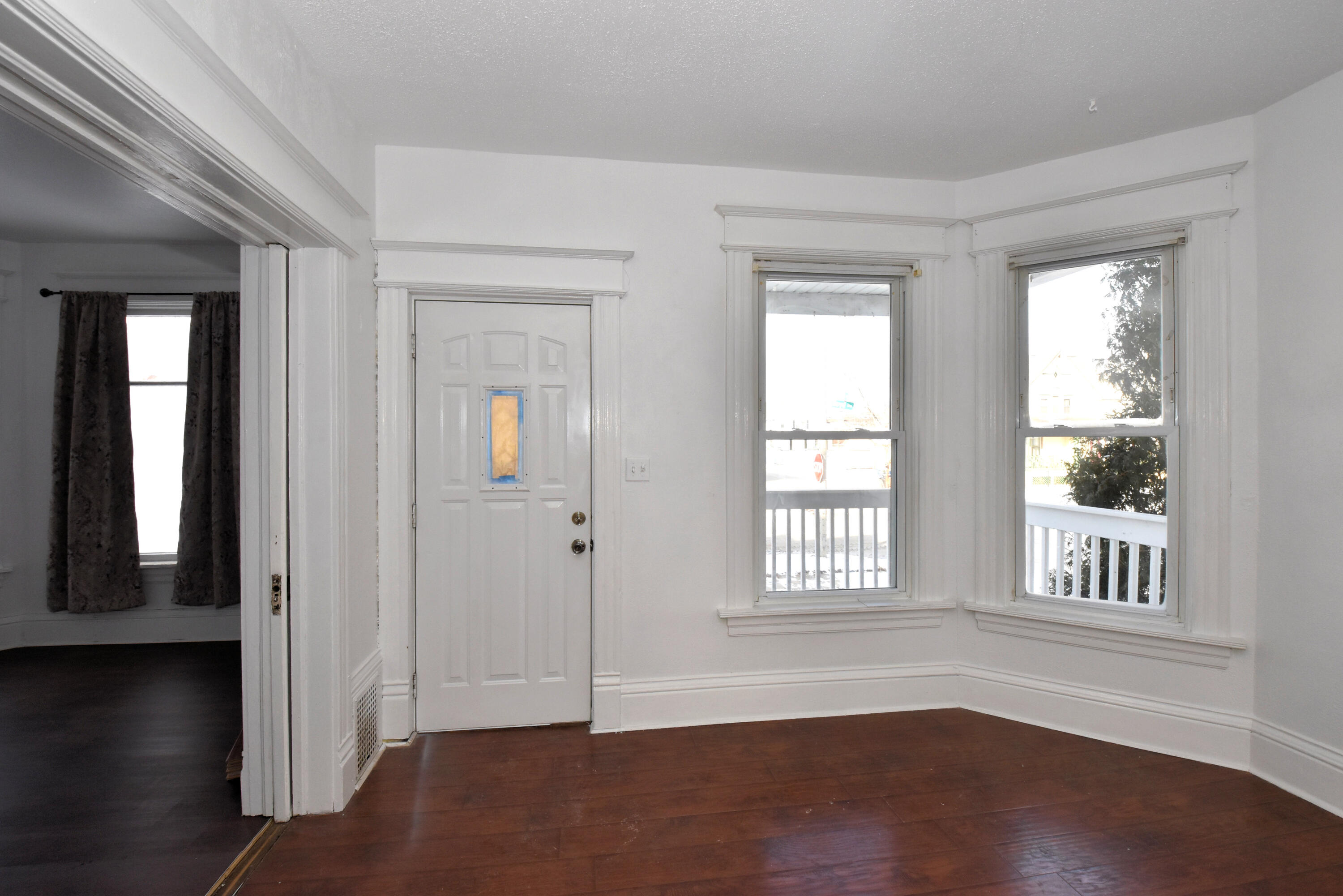 1701 Boyd Avenue Racine, WI 53405 - Photo 2 of 34 Front Room