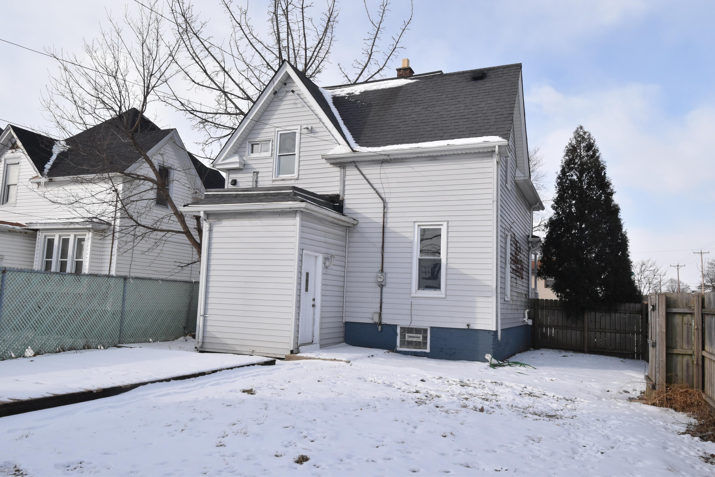 1701 Boyd Avenue Racine, WI 53405 - Photo 29 of 34 Back view