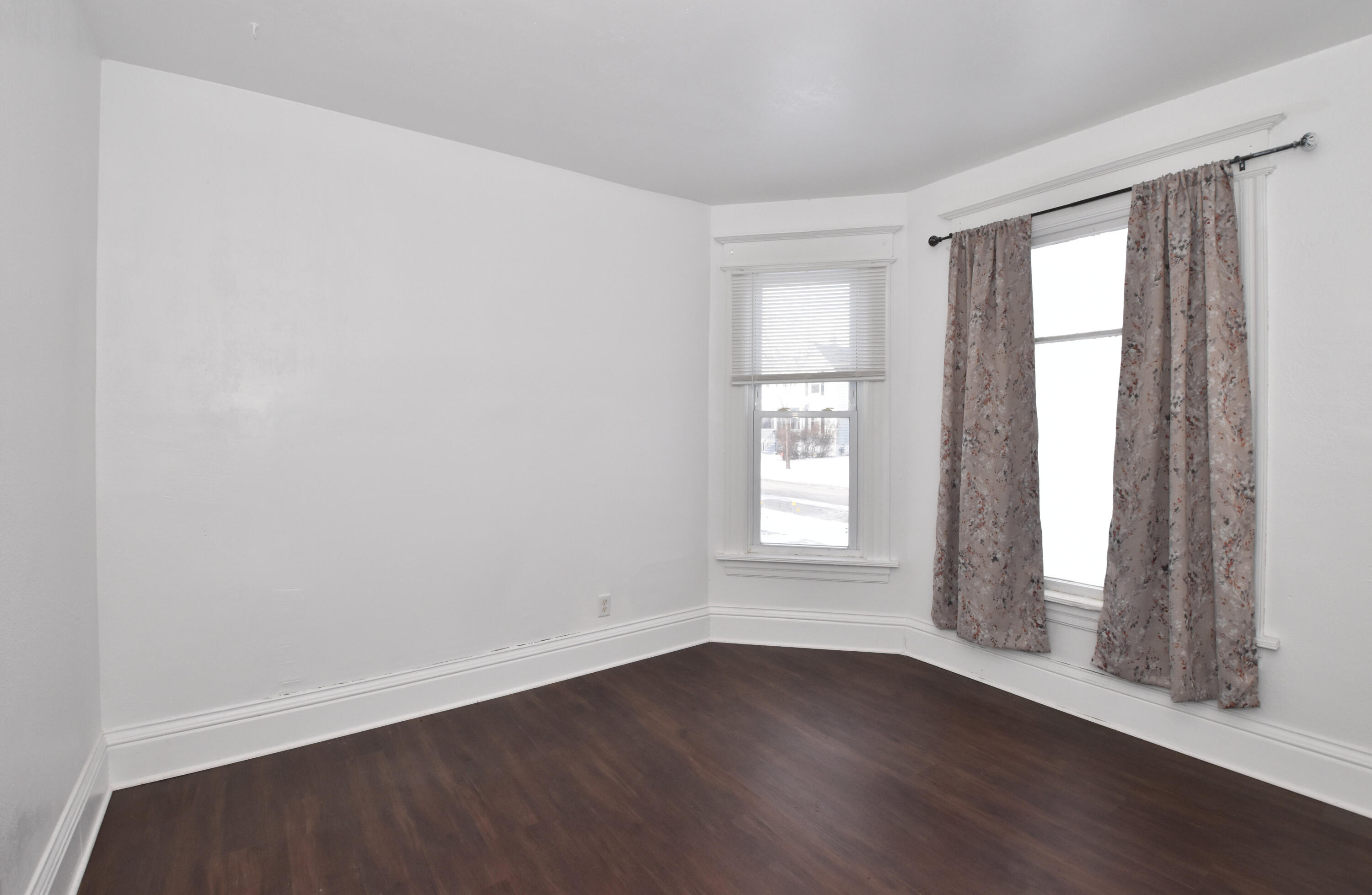 1701 Boyd Avenue Racine, WI 53405 - Photo 3 of 34 Living Room