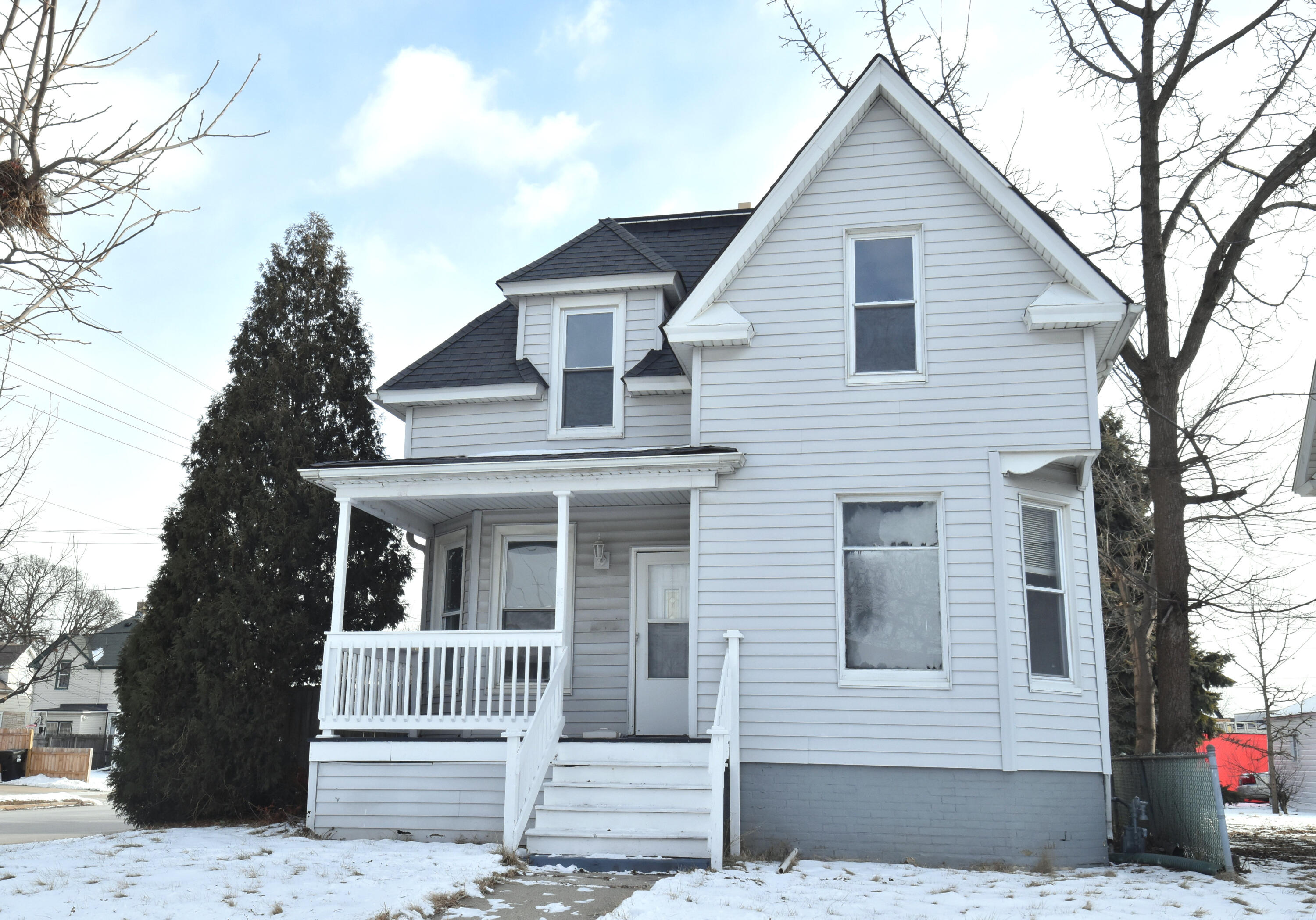 1701 Boyd Avenue Racine, WI 53405 - Photo 33 of 34 Front