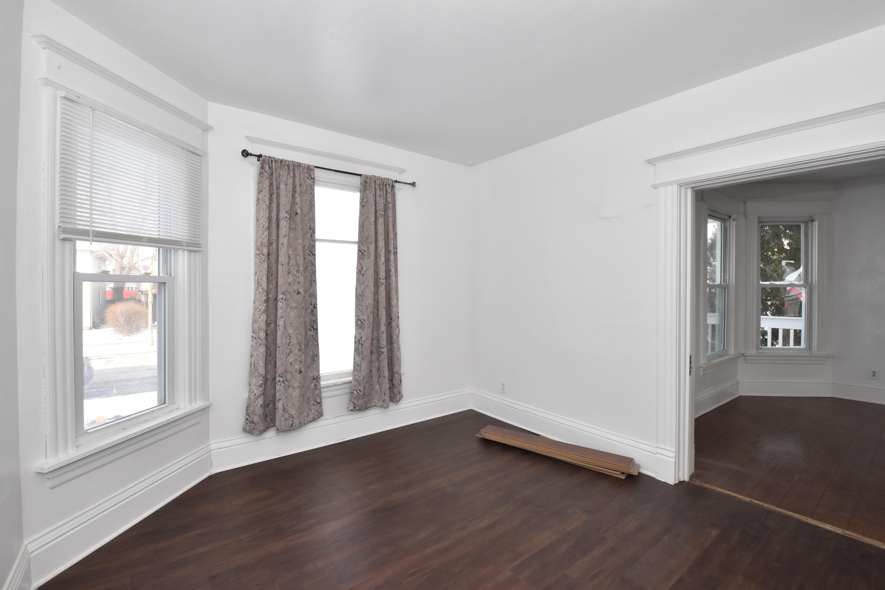 1701 Boyd Avenue Racine, WI 53405 - Photo 4 of 34 Living Room