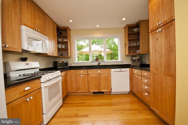 4607 Wilmslow Road Baltimore, MD 21210 - Photo 4 of 30 Kitchen