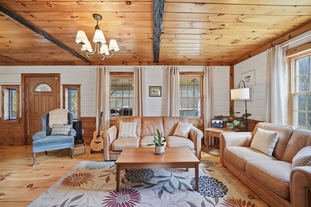 76 High Street Southampton, MA 01073 - Photo 15 of 42