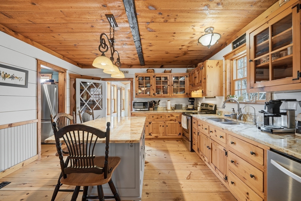 76 High Street Southampton, MA 01073 - Photo 7 of 42