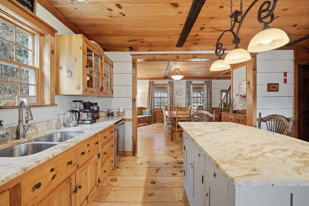 76 High Street Southampton, MA 01073 - Photo 9 of 42