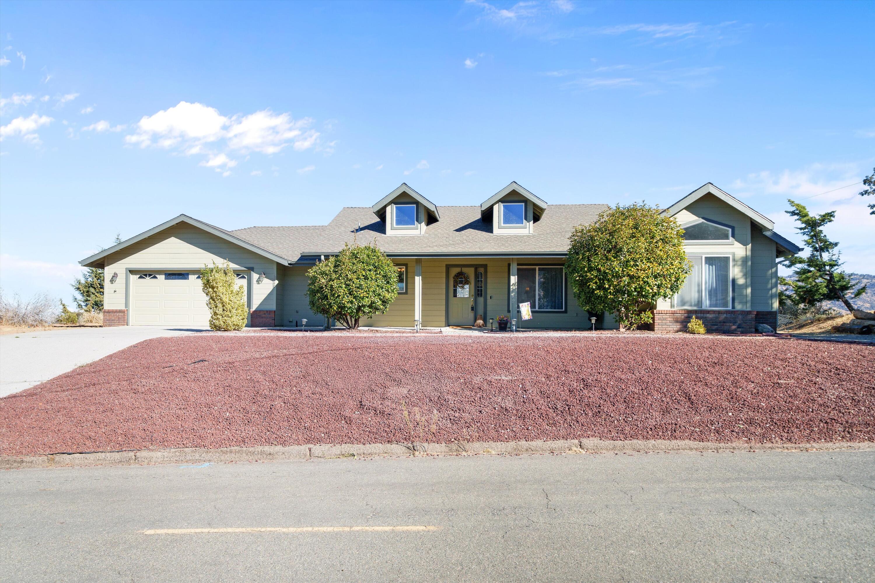 30740 Fox Ridge Court Tehachapi, CA 93561 - Photo 5 of 29 02-JYP03597 copy