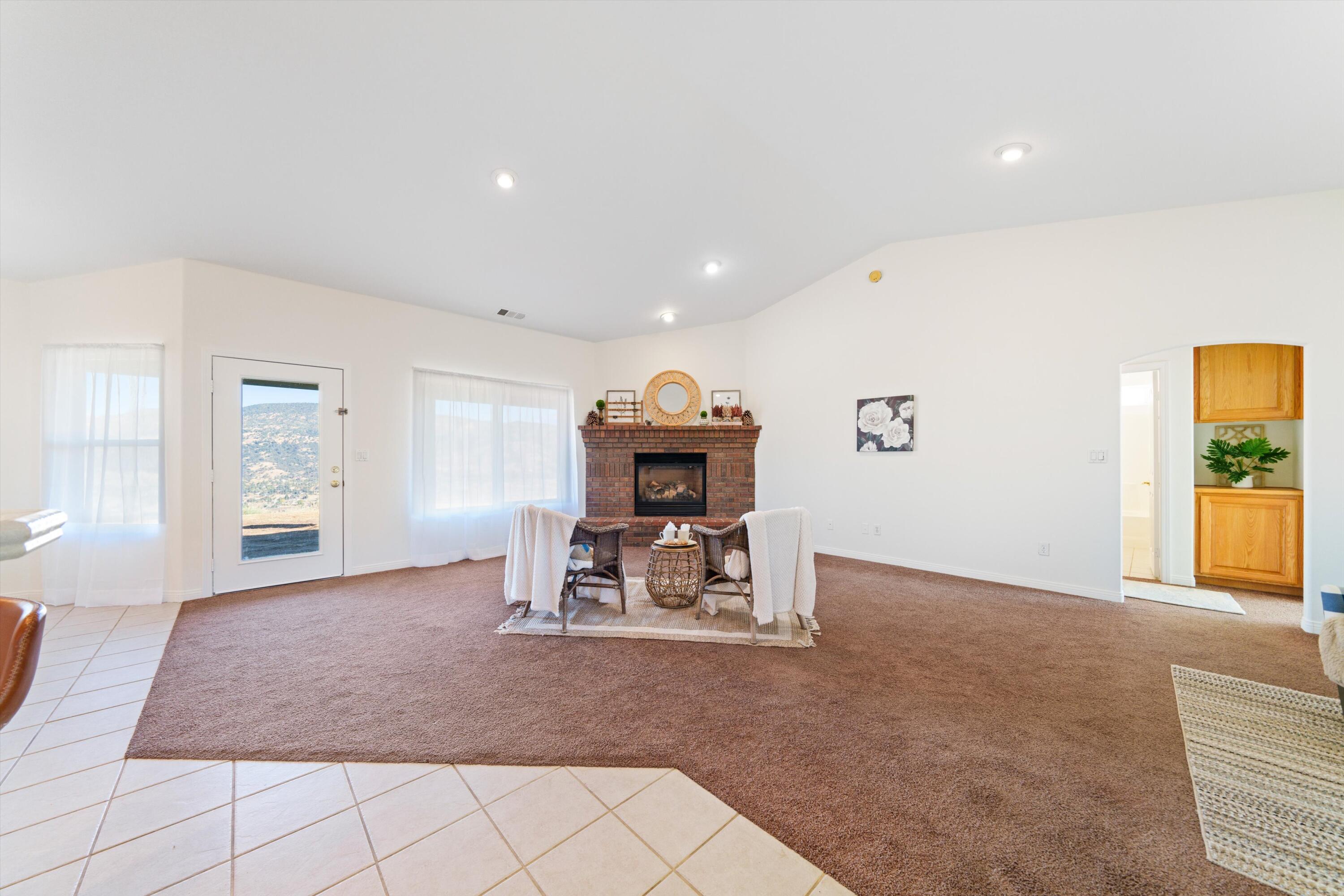 30740 Fox Ridge Court Tehachapi, CA 93561 - Photo 6 of 29 05-JYP03608