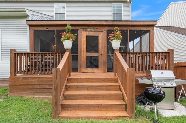 a view of entryway with a front door