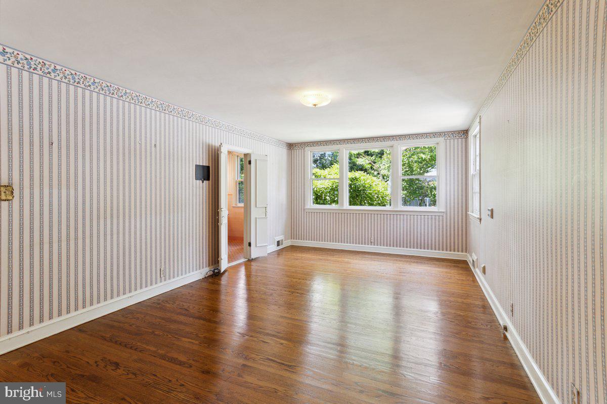 515 Red Leaf Road Wynnewood, PA 19096 - Photo 15 of 25 Bedroom 2 with direct access into Hall bathroom