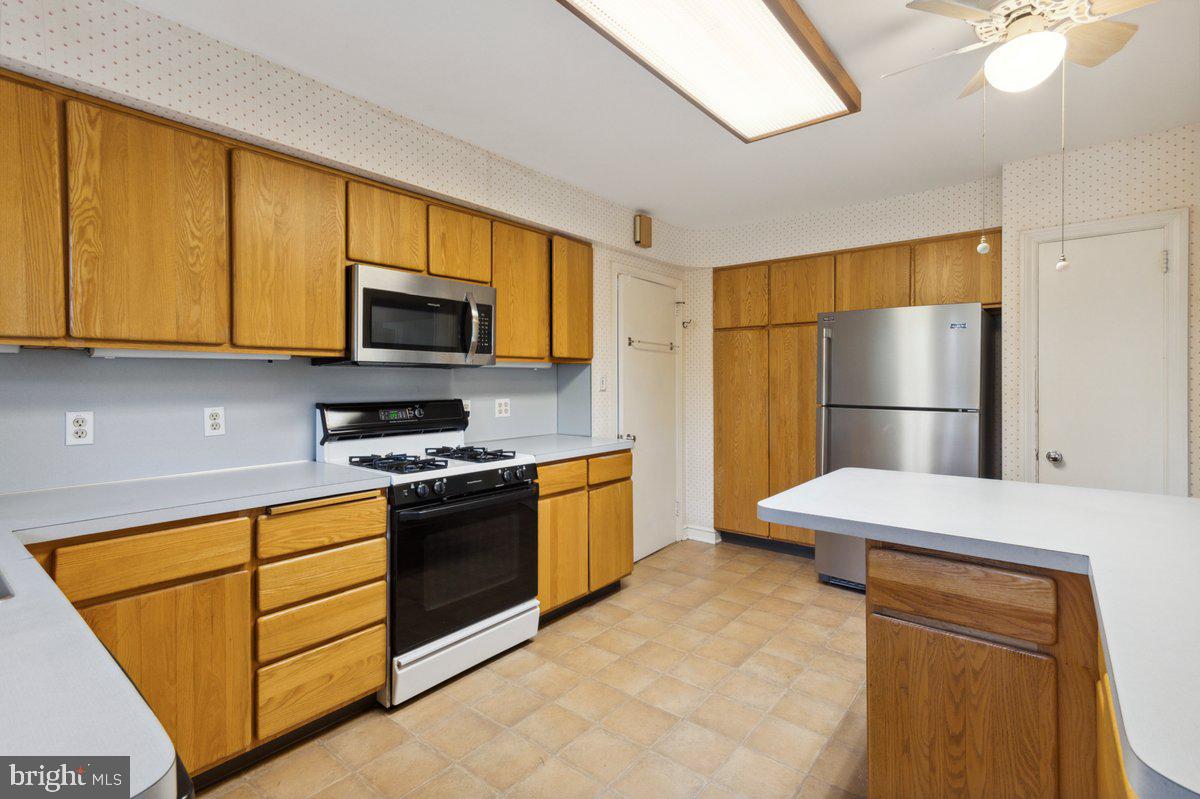 515 Red Leaf Road Wynnewood, PA 19096 - Photo 9 of 25 Kitchen