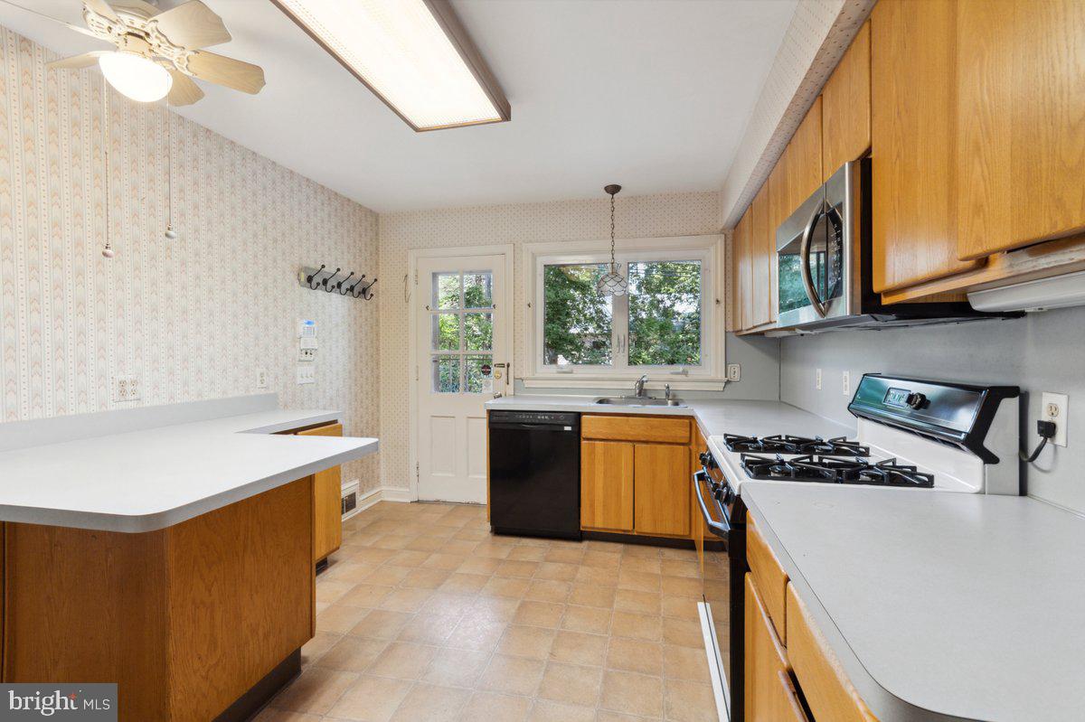 515 Red Leaf Road Wynnewood, PA 19096 - Photo 10 of 25 Kitchen