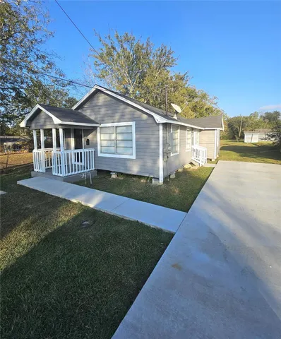 $1,100 | 2919 Letulle Avenue, Bay City, TX 77414