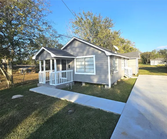 $1,100 | 2919 Letulle Avenue, Bay City, TX 77414