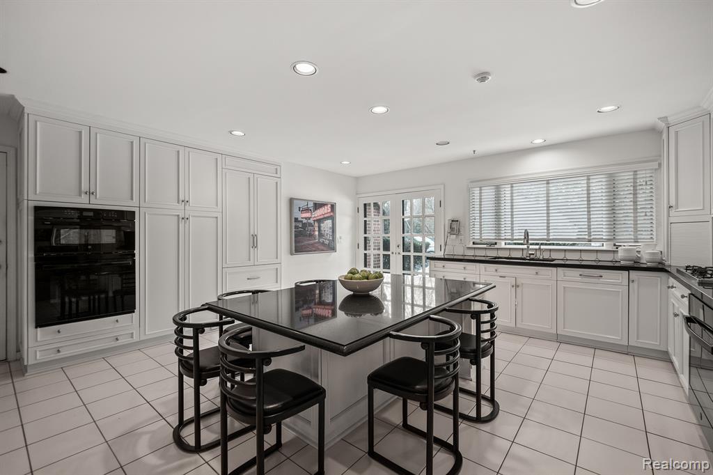 1370 Country Club Road Bloomfield Hills, MI 48304 - Photo 13 of 39 Gallery Image 13