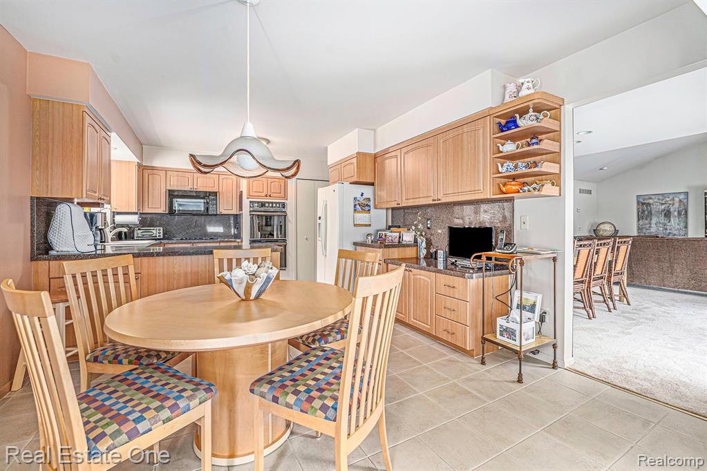 33840 York Ridge Street Farmington Hills, MI 48331 - Photo 5 of 25