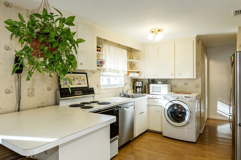 12 McDevitt Road Randolph, MA 02368 - Photo 4 of 11 Gallery Image 4