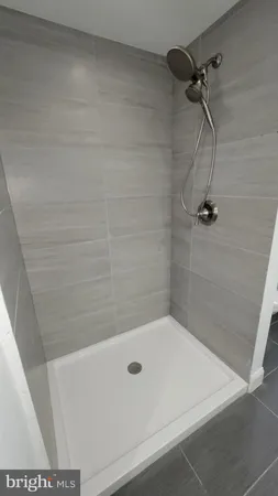 an empty room with closet and mirror