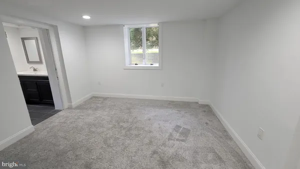 $3,195 | 5805 26th Street North, Unit 1, Arlington, VA 22207