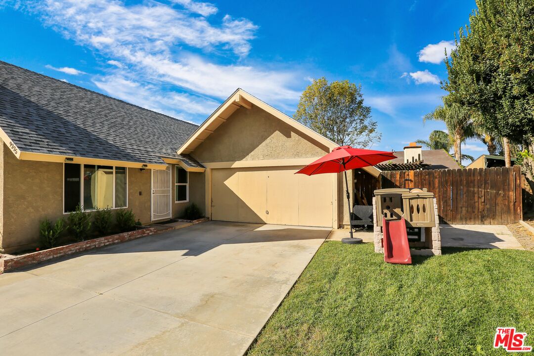 9225 Flax Place Riverside, CA 92503 - Photo 31 of 35 a view of a house with entertaining space