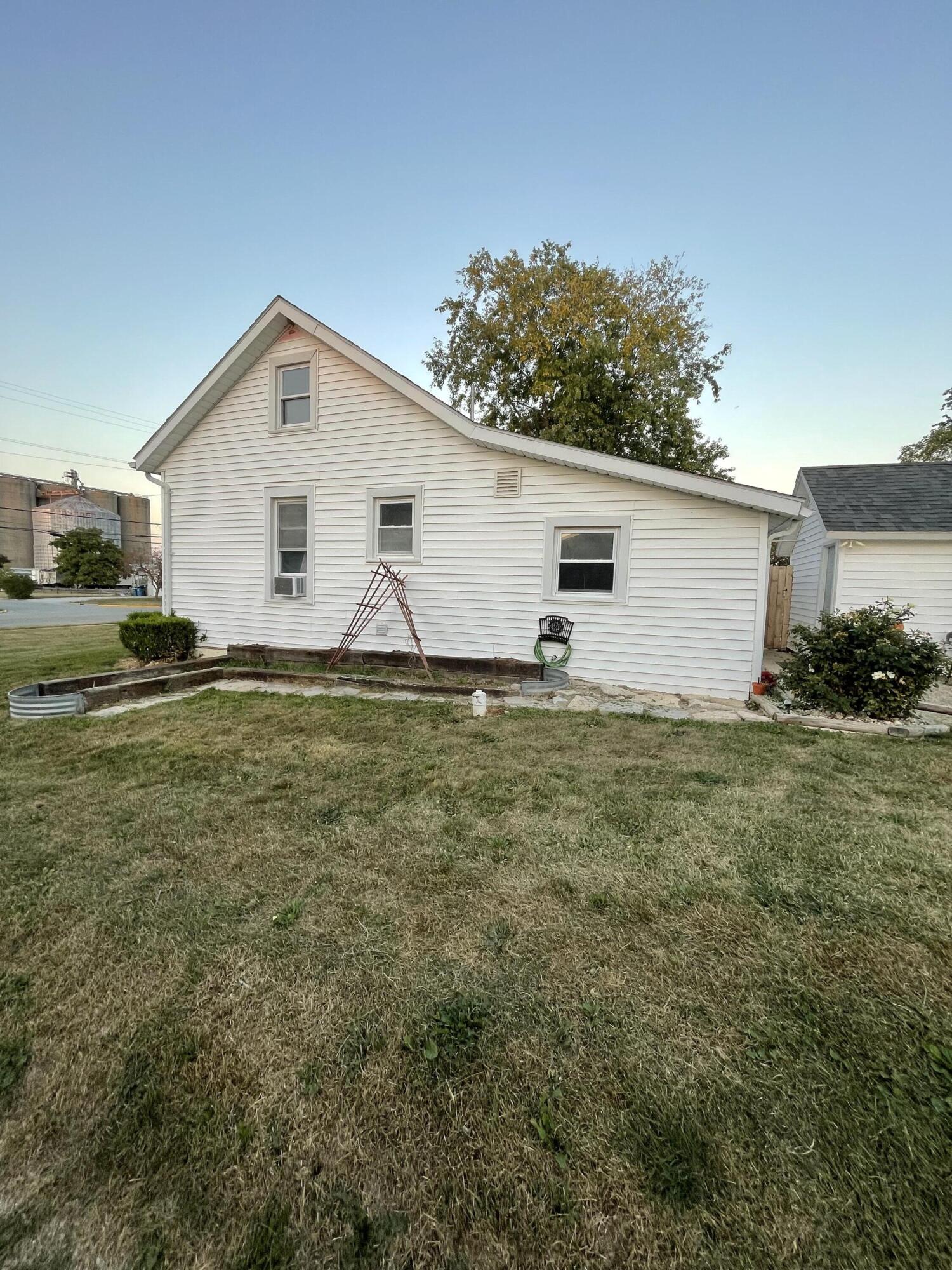 413 West State Street Botkins, OH 45306 - Photo 3 of 20