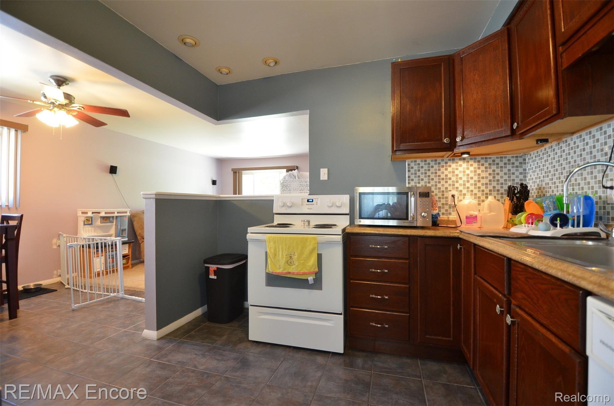 7859 Dubuque Road Clarkston, MI 48348 - Photo 11 of 39 DSC_0038.JPG