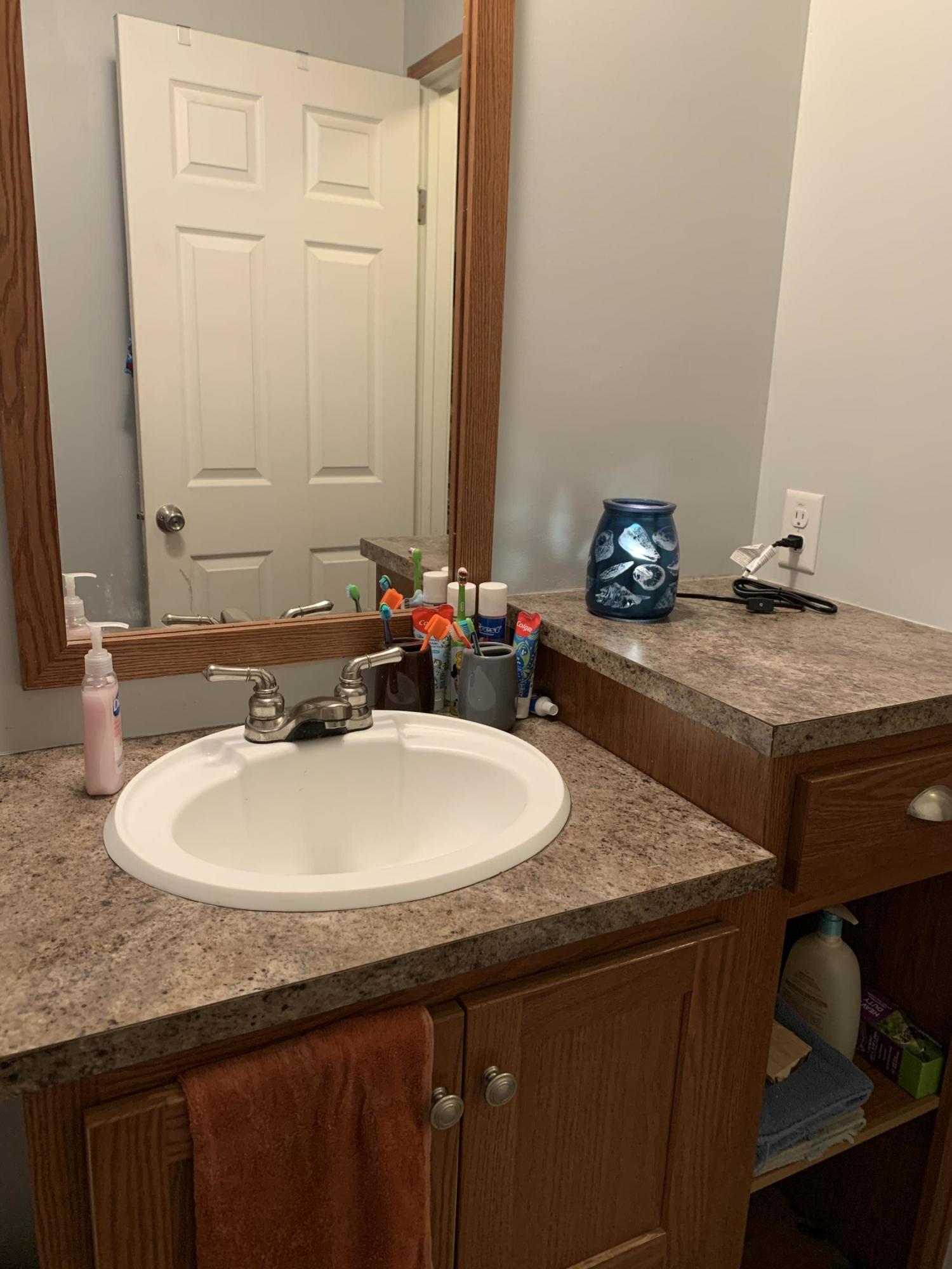 862 Middle Road Dresden, ME 04342 - Photo 18 of 26 Upstairs Bathroom
