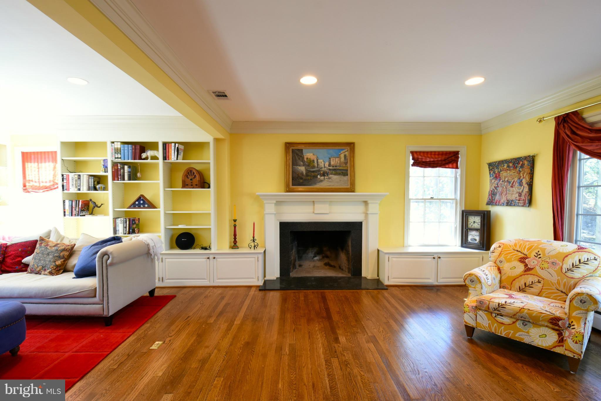 Formal Living Room w/fireplace