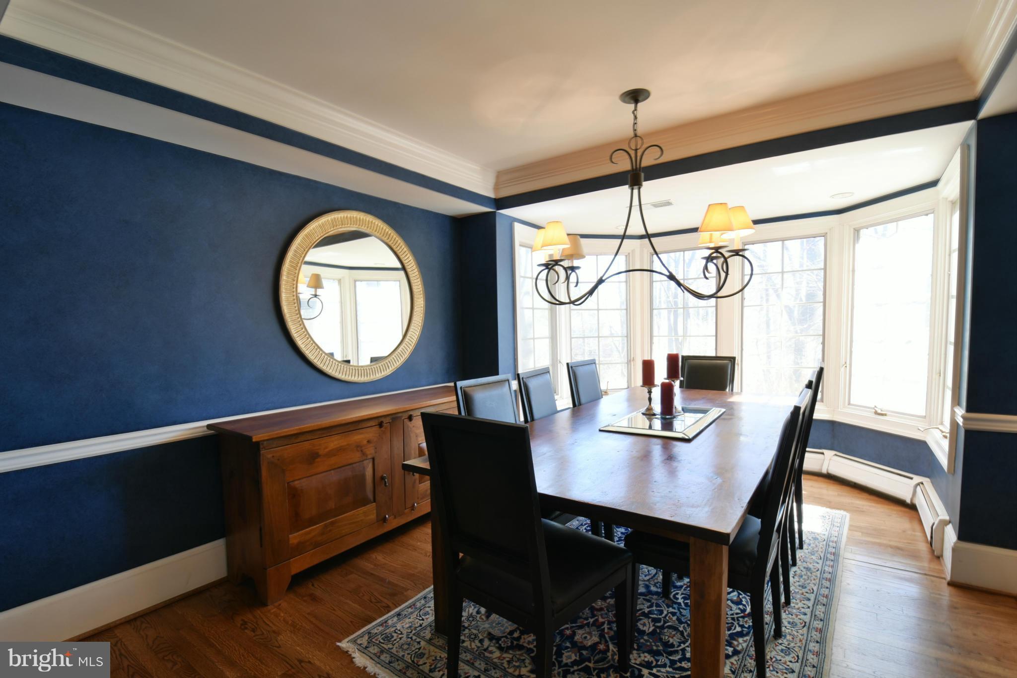 Elegant Dining Room with moldings