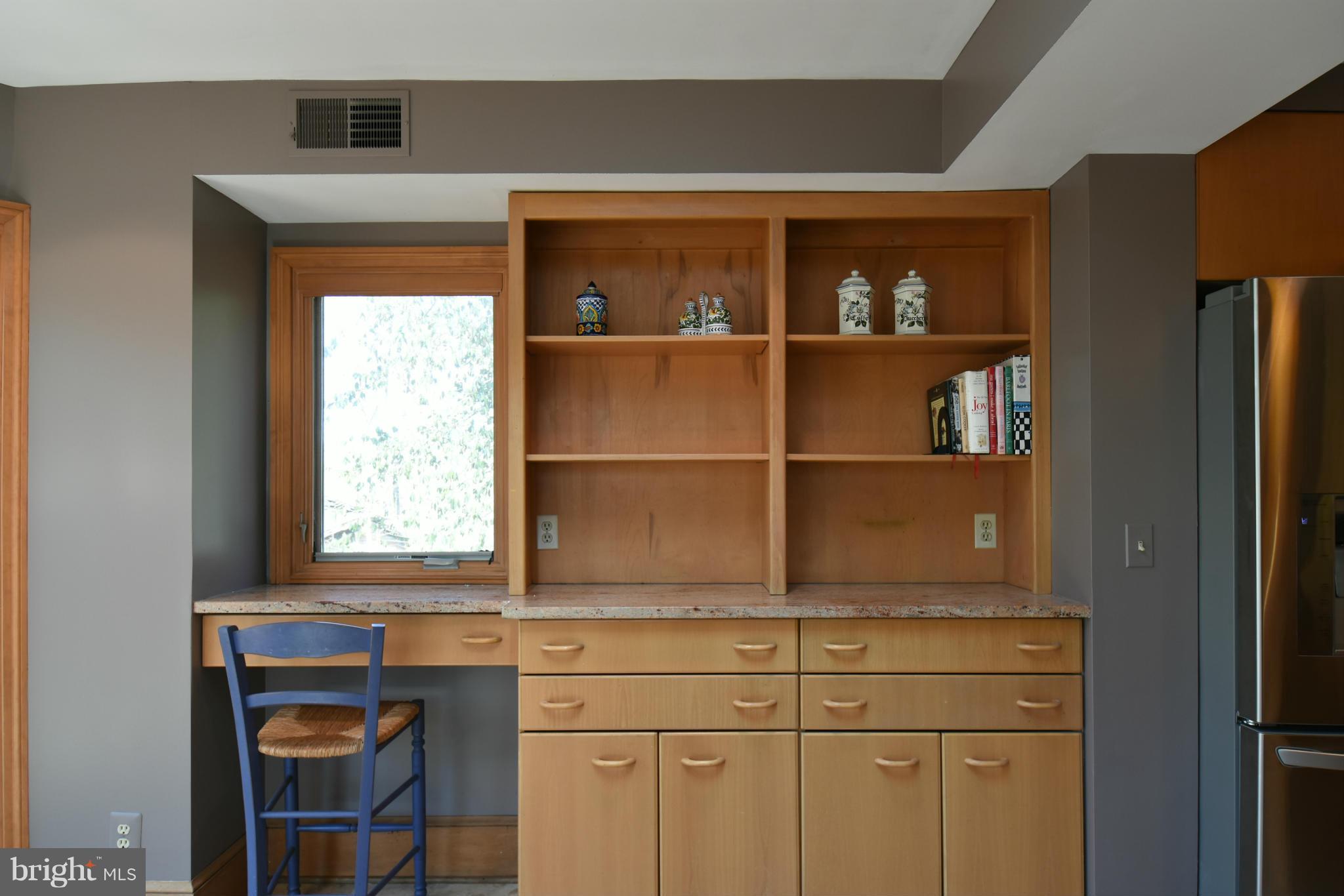 1958 Valley Wood Road McLean, VA 22101 - Photo 10 of 23 Morning room with convenient desk area