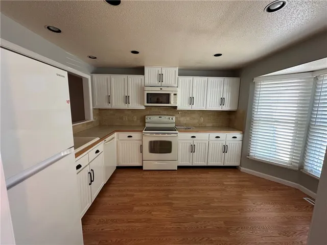 $475,000 | 83 Valley Lane, Portsmouth, RI 02871