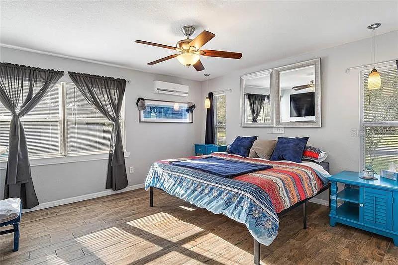 10426 Valencia Road Seminole, FL 33772 - Photo 14 of 22 Gallery Image 14